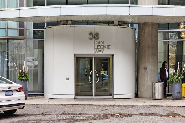 2010 - 38 Dan Leckie Way
