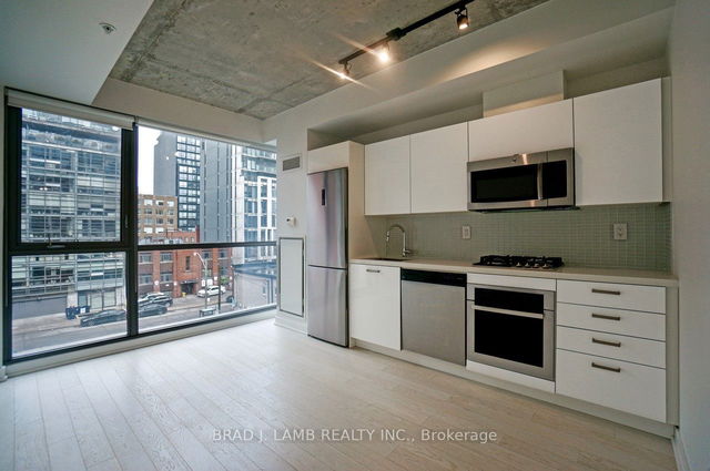 404 - 39 Brant Street