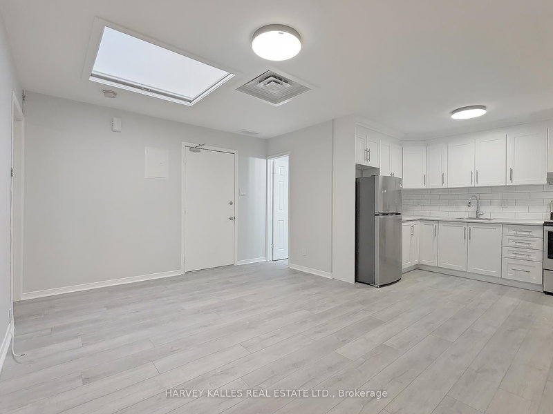 C - 201 Augusta Ave, Toronto, M5T 2L4 | Image 3