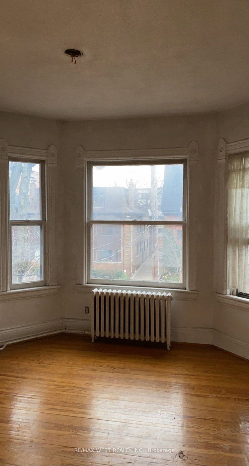 201 - 125 Madison Ave, Toronto, M5R 2S3 | Image 2