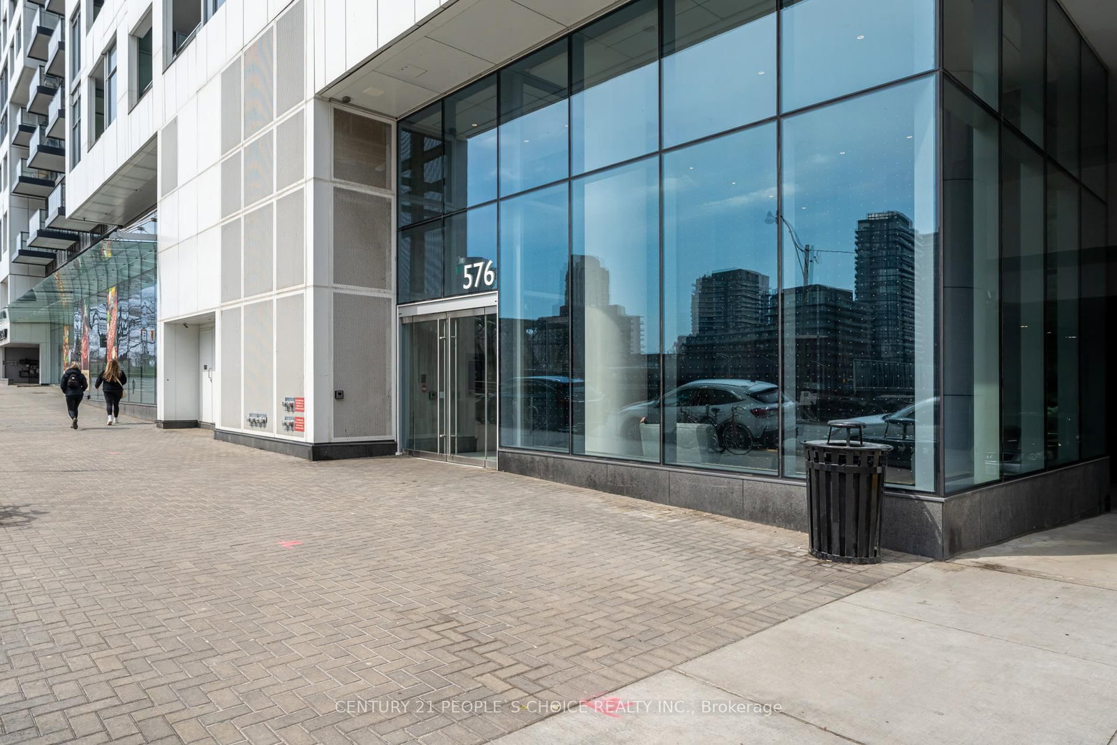 Listing Image 4