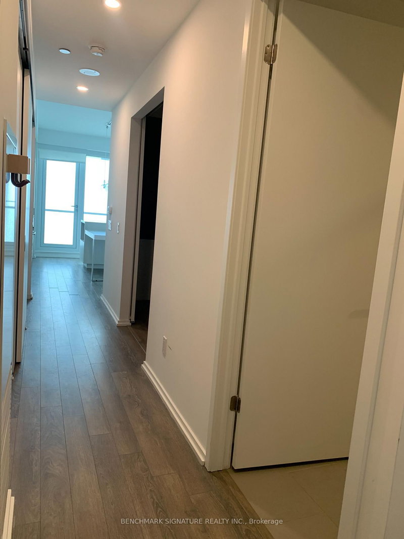 5404 - 197 Yonge St, Toronto, M5B 0C1 | Image 2