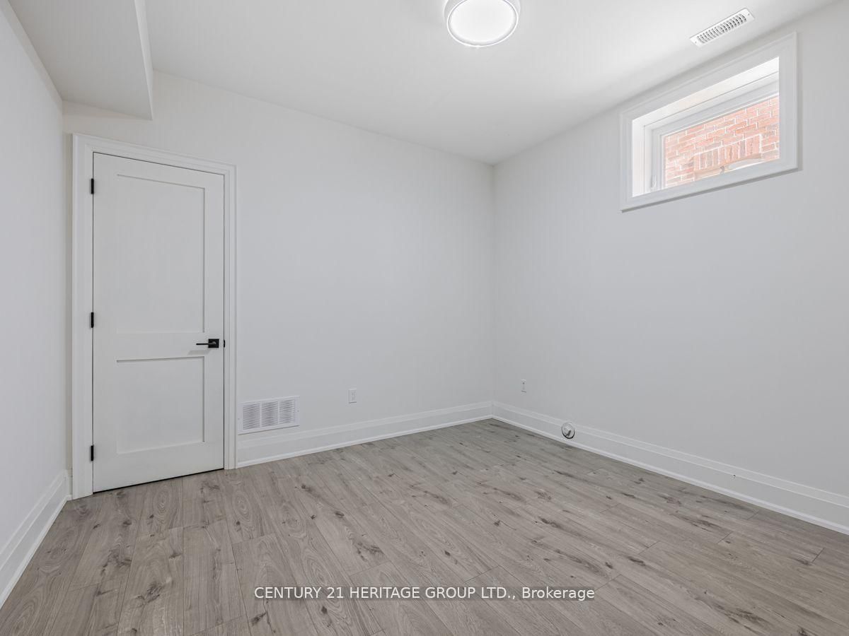 Listing Image 33