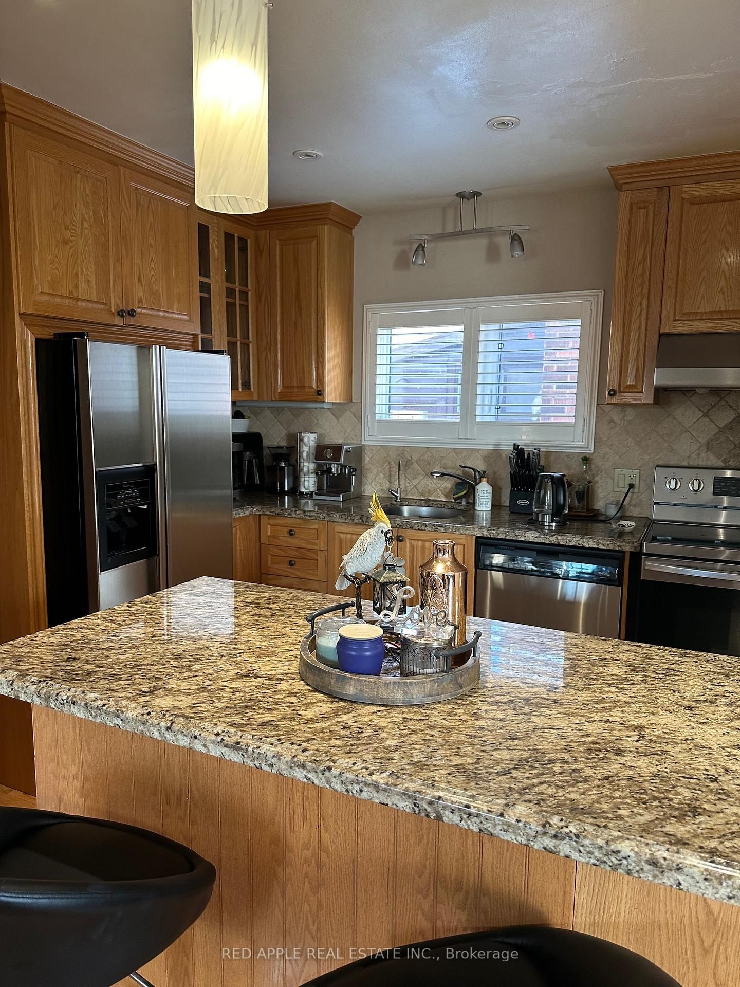 Listing Image 4