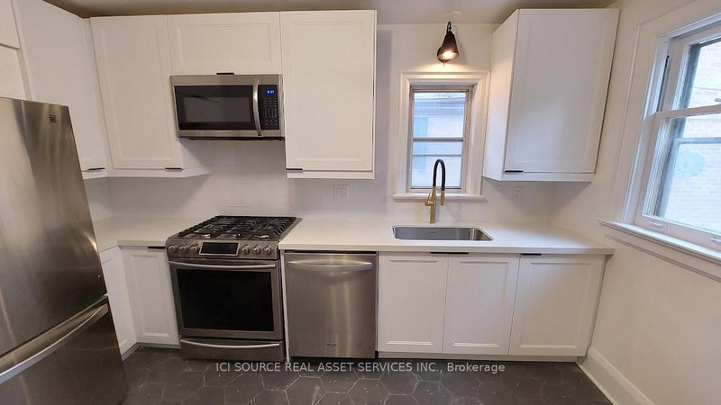 130 Glengarry Ave, Toronto, M5M 1E2 | Image 2