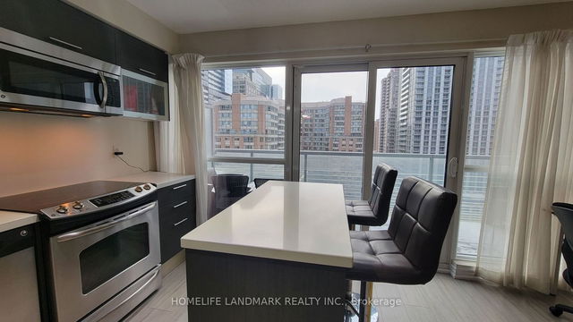 922 - 386 Yonge Street