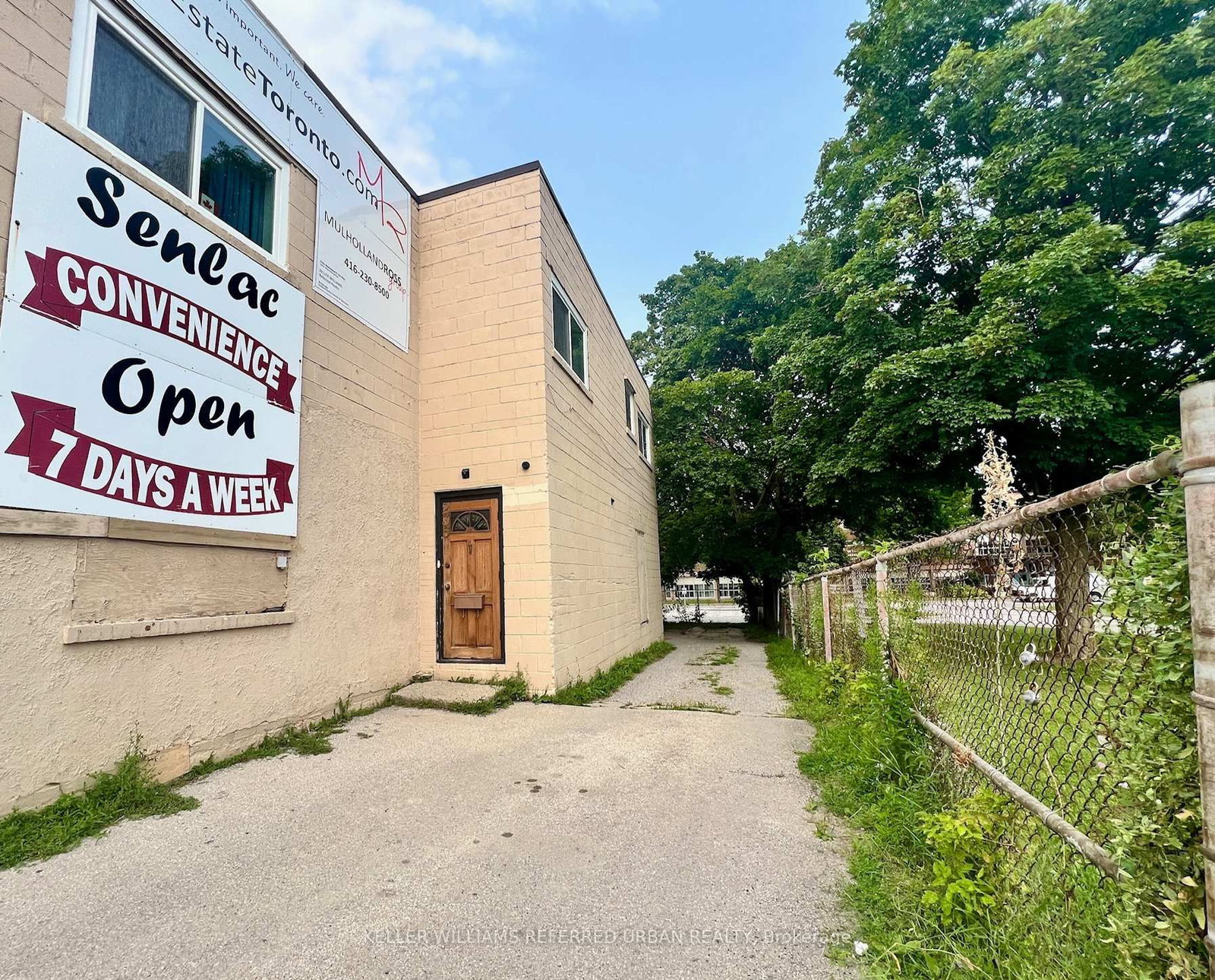 Listing Image 4