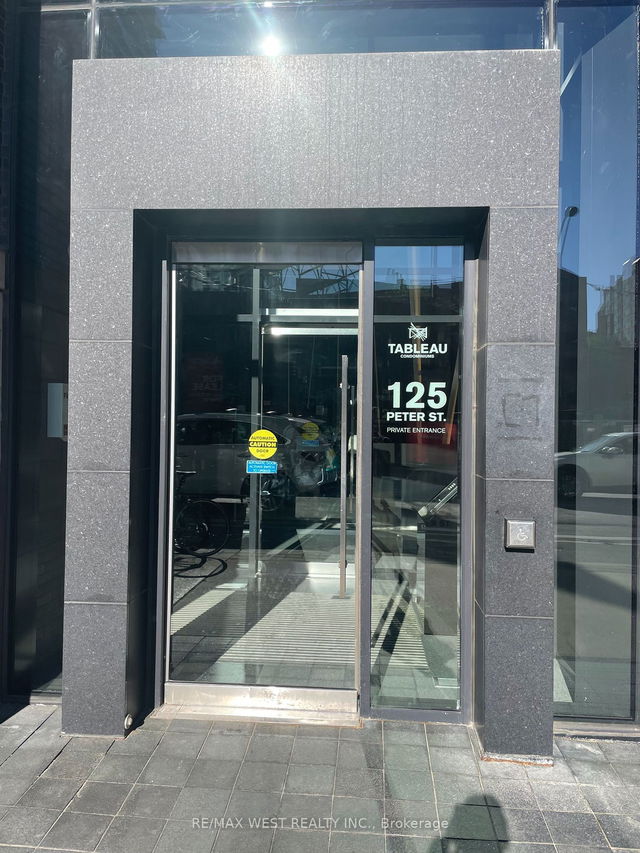 2612 - 125 Peter Street