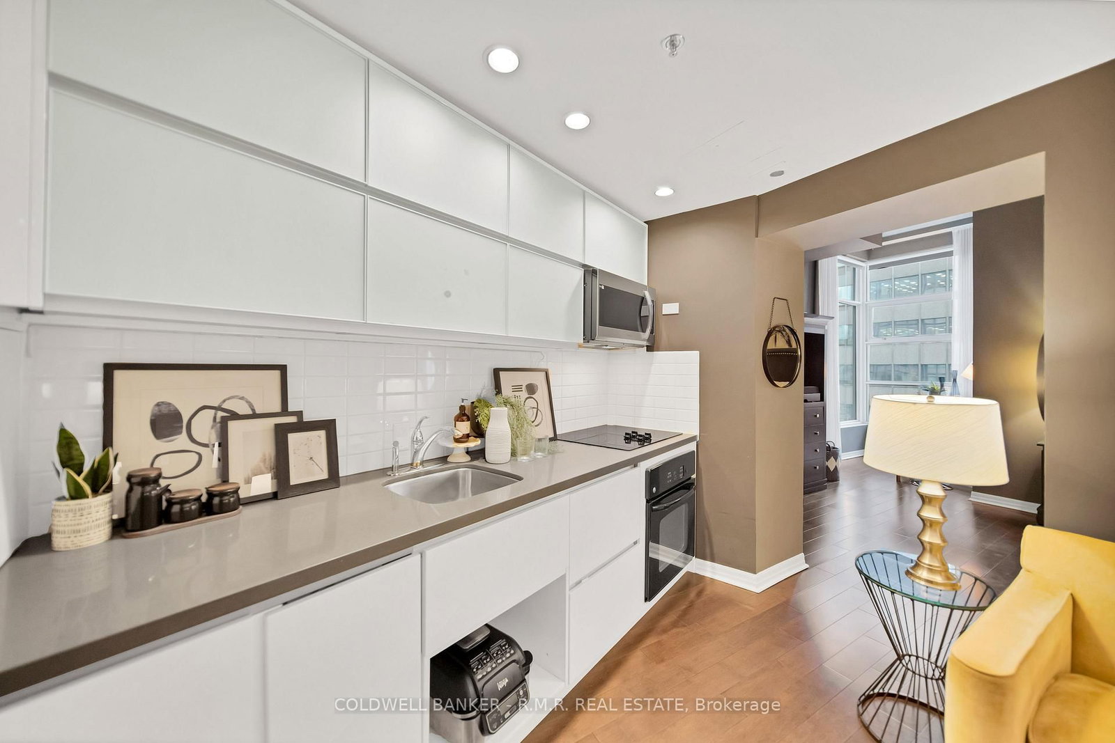 Listing Image 10
