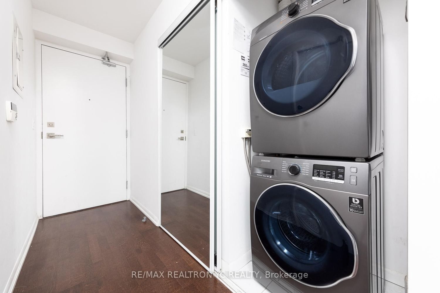 Listing Image 8