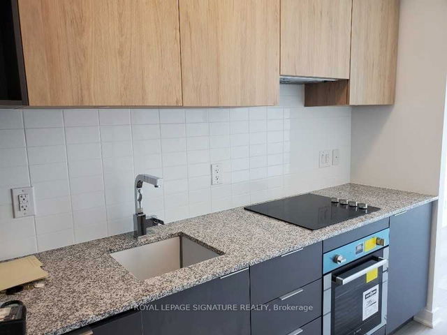 1209 - 120 Parliament Street W
