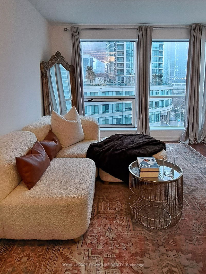 home for lease on 505-10 Yonge Street