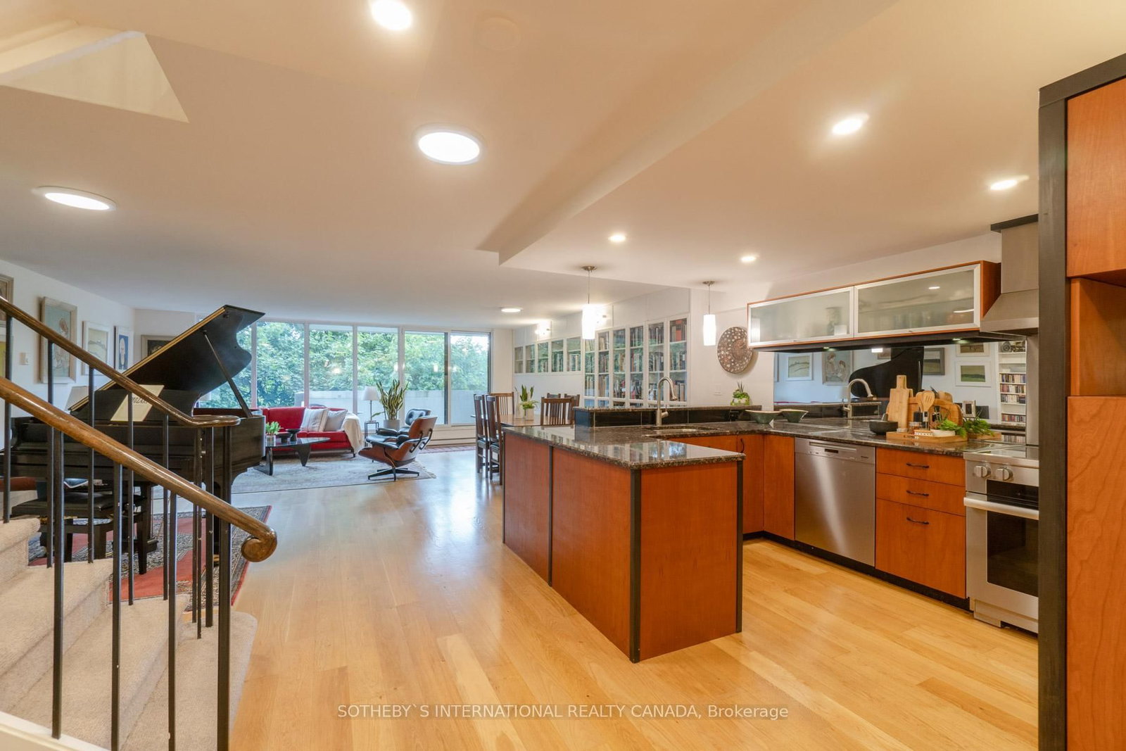 Listing Image 5