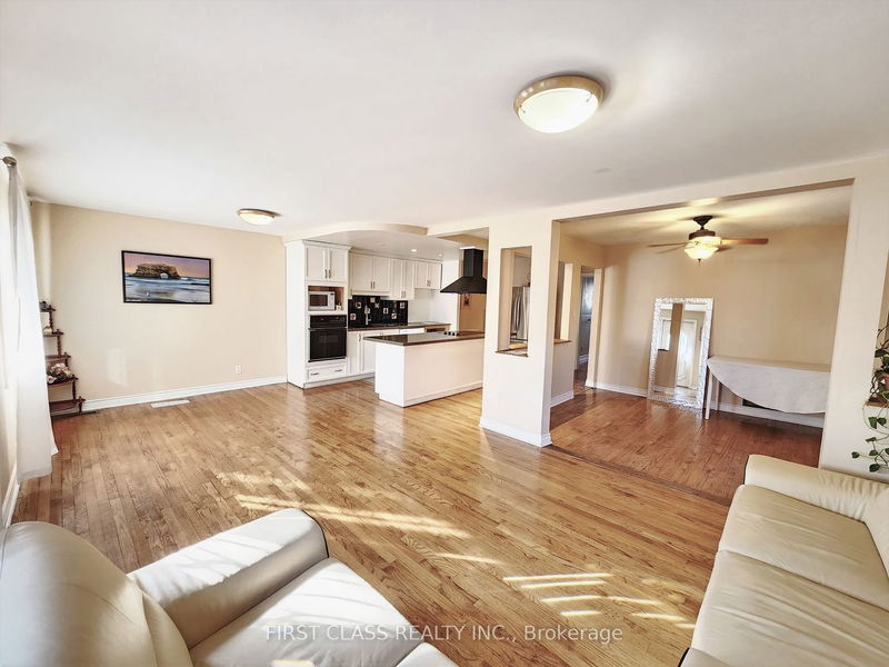 180 Cocksfield Ave  Toronto, M3H 3T5 | Image 4