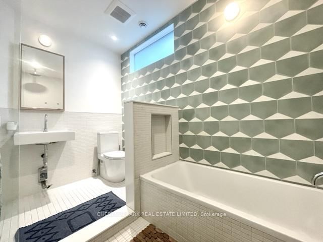 13 Collahie St, Toronto, M6J 1T6 | Image 2