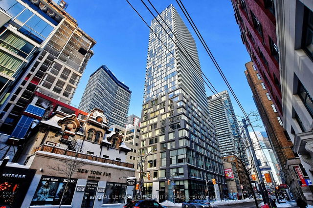 911 - 101 Peter Street W