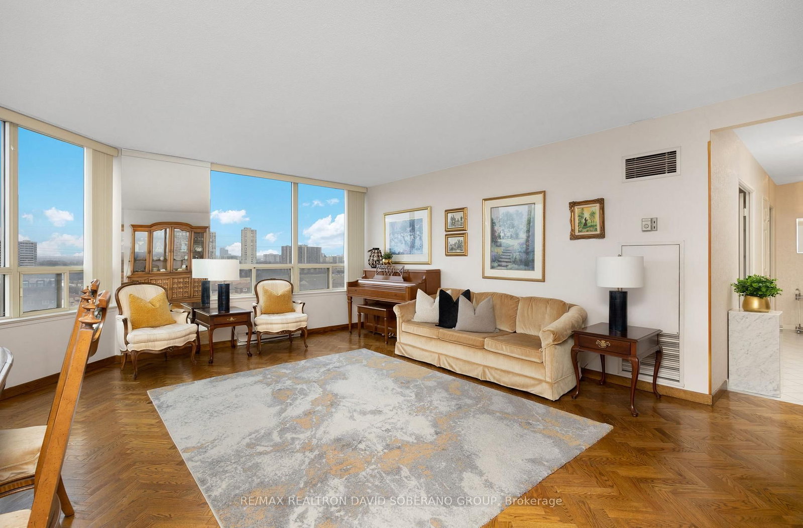 Listing Image 8