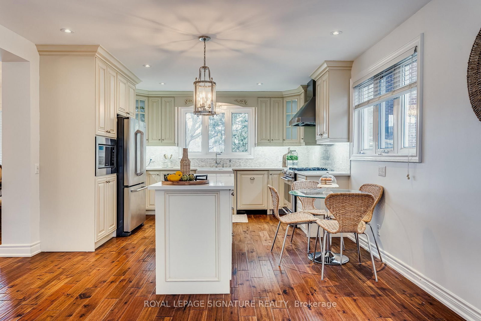 Listing Image 10