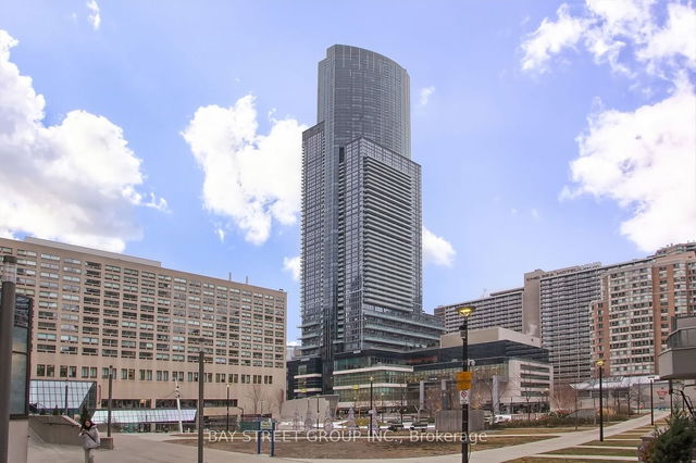 4805 - 386 Yonge Street