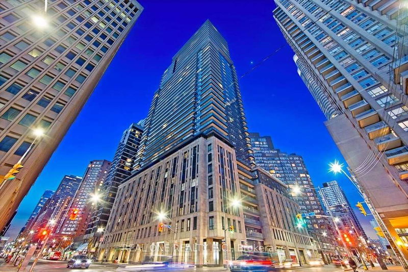 home for lease on 417-955 Bay Street