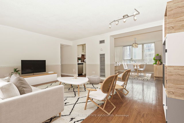 1107 - 633 Bay Street