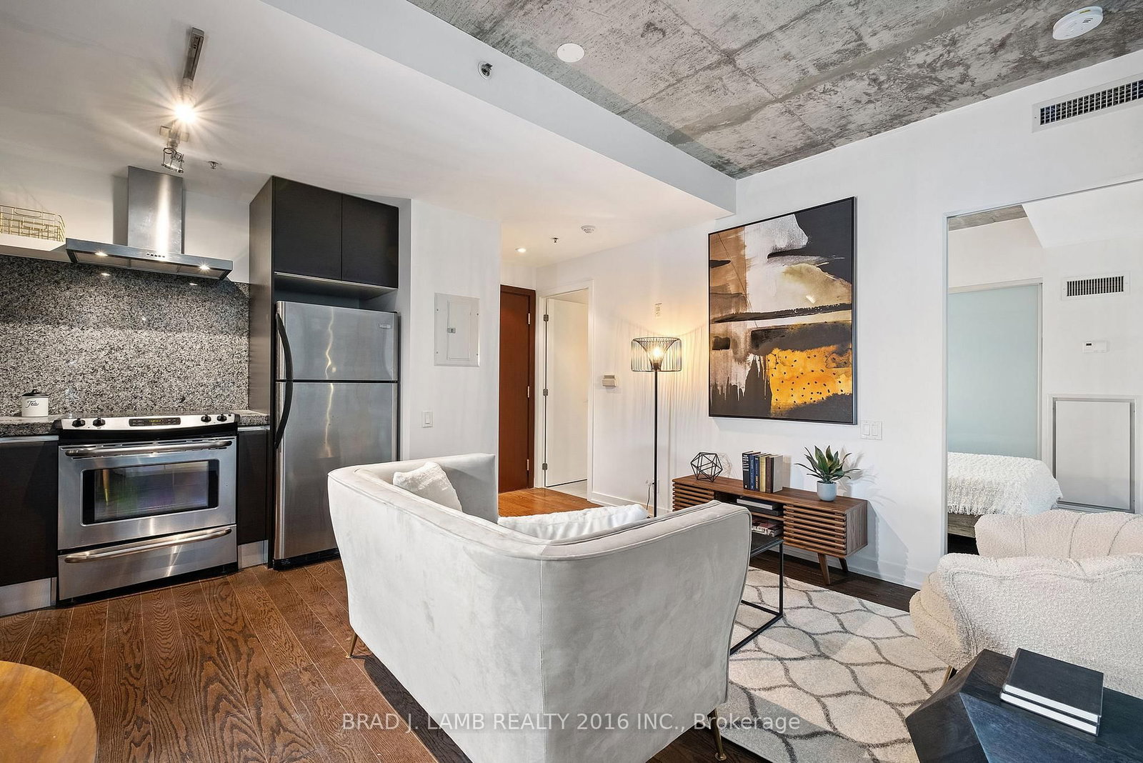 Listing Image 9