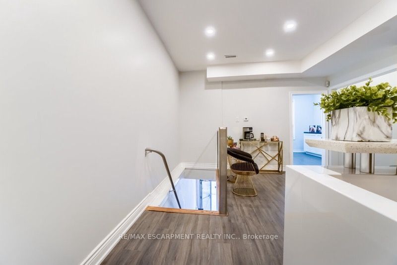 Upper - 3421 Yonge St, Toronto, M4S 2A2 | Image 3