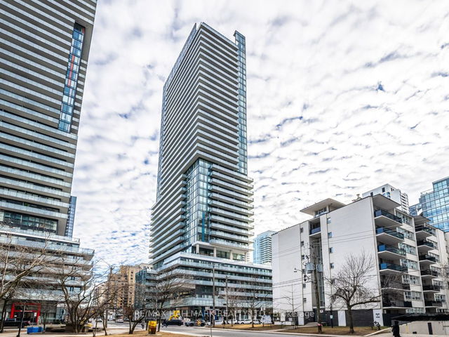 801 - 161 Roehampton Avenue