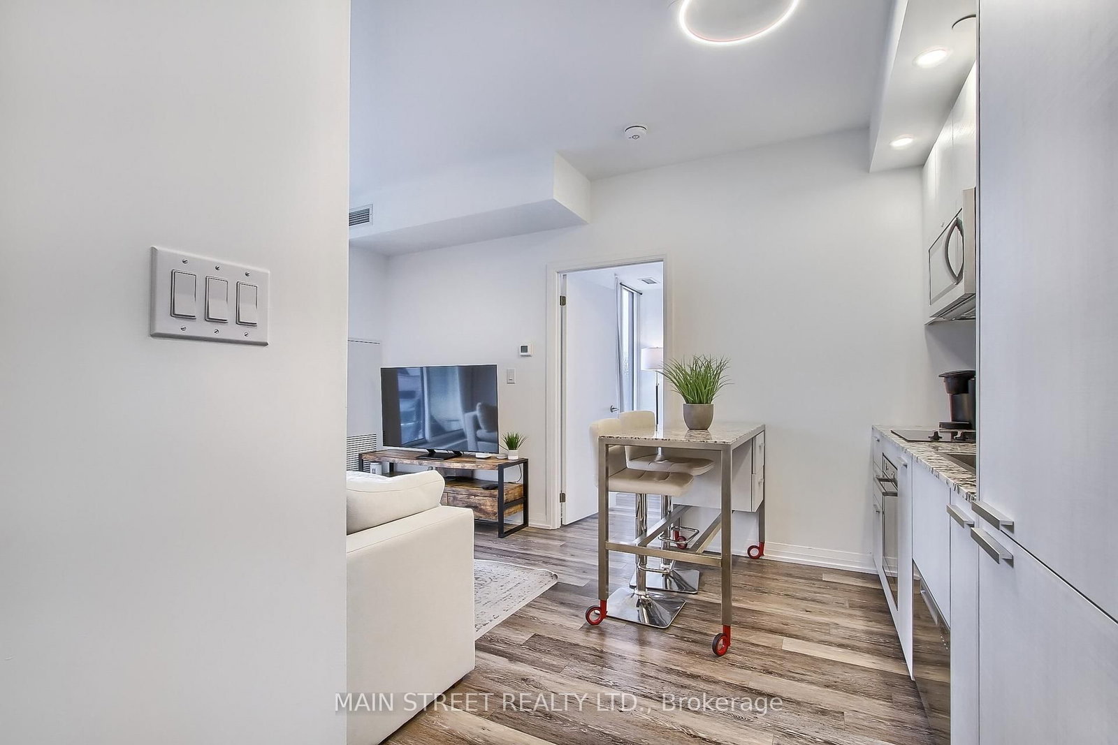 Listing Image 10