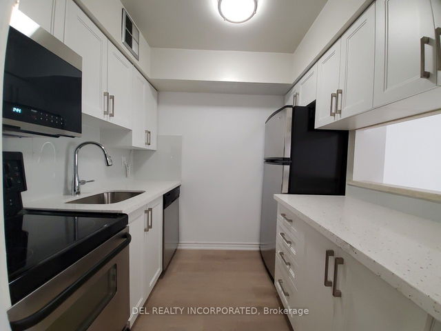 2612 - 633 Bay Street