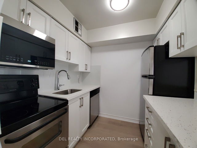2612 - 633 Bay Street