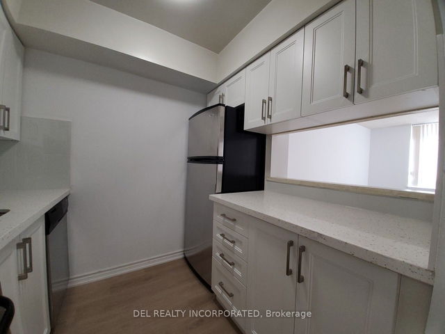 2612 - 633 Bay Street