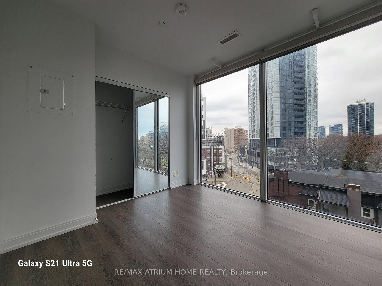 Listing Image 10