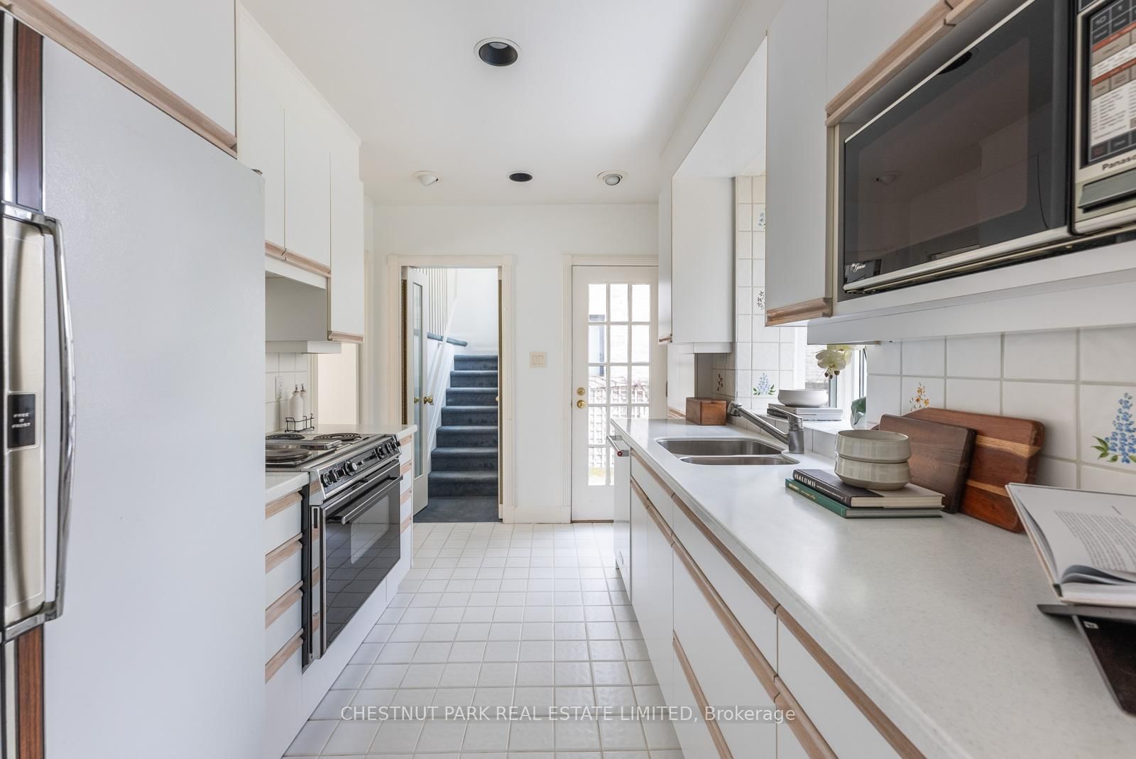 Listing Image 8