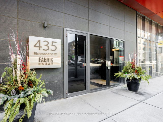 810 - 435 Richmond Street W