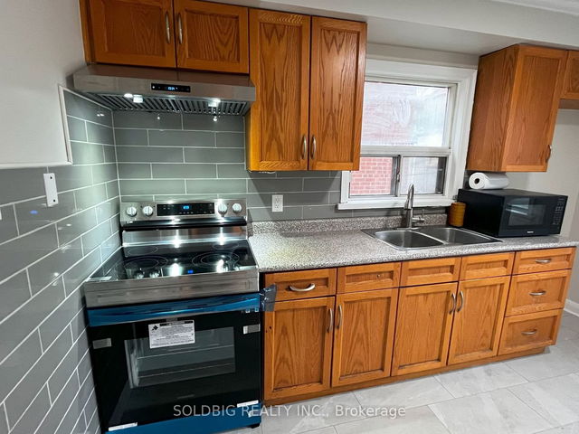 UPPER - 2161 Dufferin Street