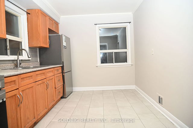 UPPER - 2161 Dufferin Street