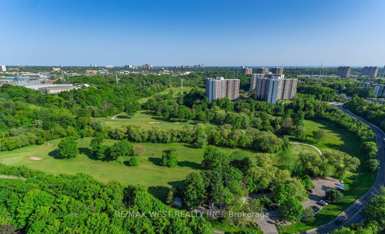 Condo sold at 1004-215 Wynford Drive, Toronto, Flemingdon Park, M3C 3P5 - MLS: C8064764