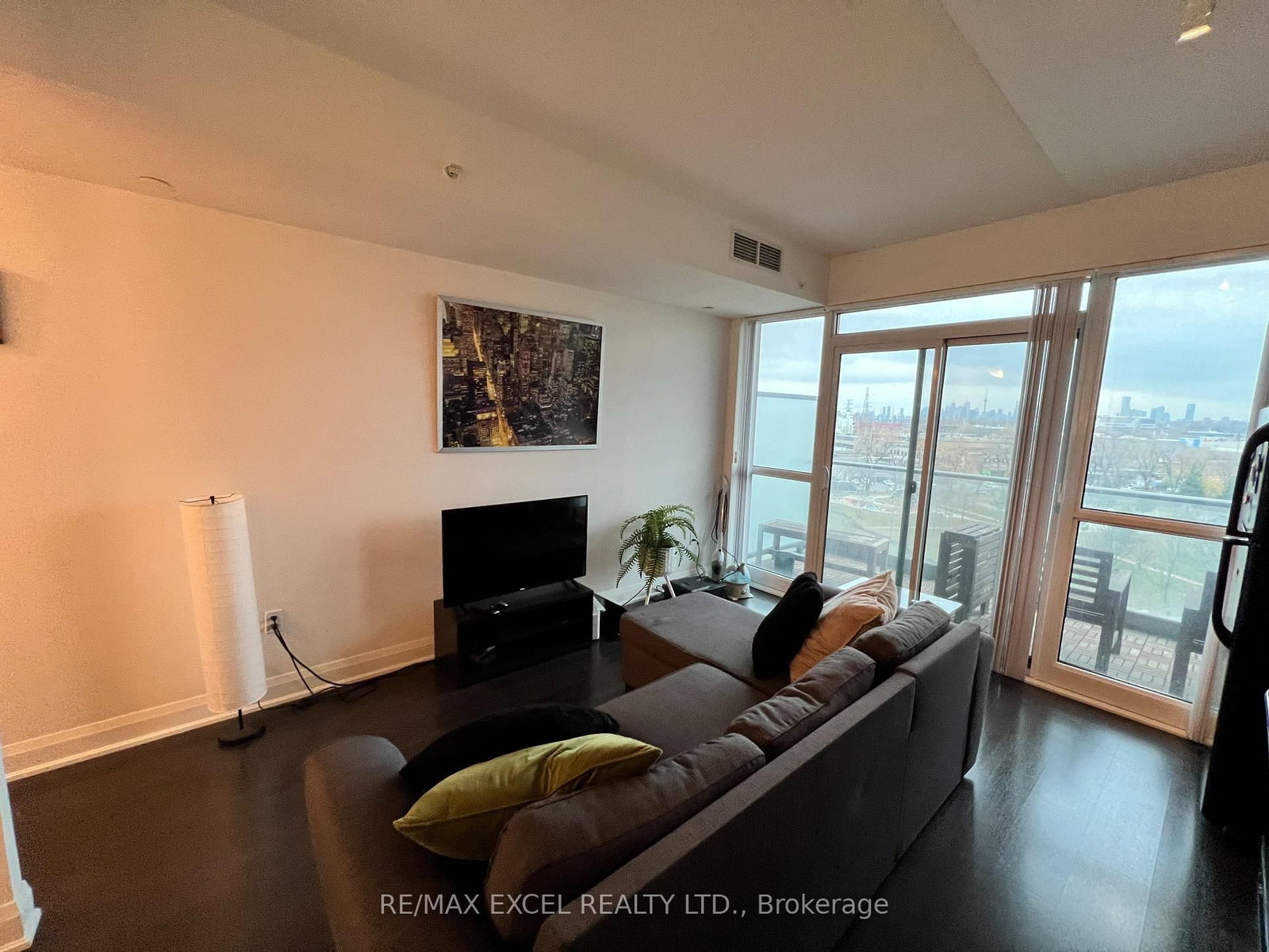 Listing Image 21
