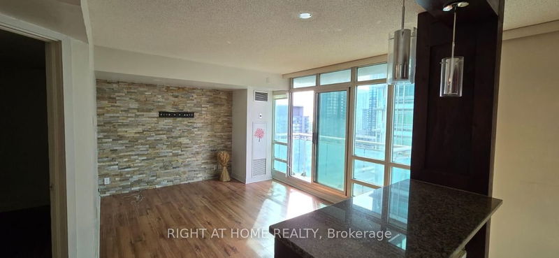 home for lease on 2201-381 Front Street W