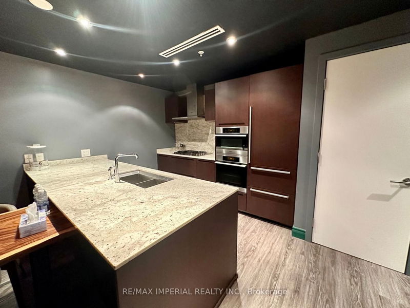 home for lease on 4004-180 University Avenue