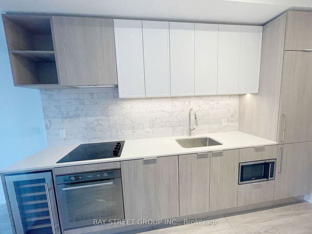521 - 2020 Bathurst Street