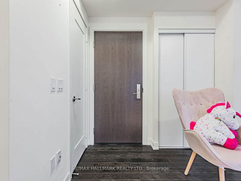home for sale on 2005-330 Richmond Street W
