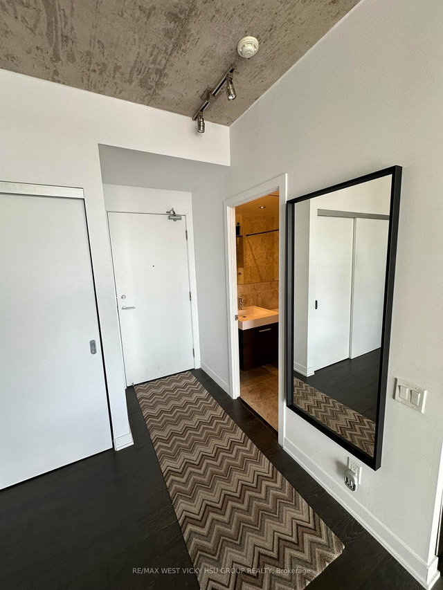 1308 - 318 King Street E