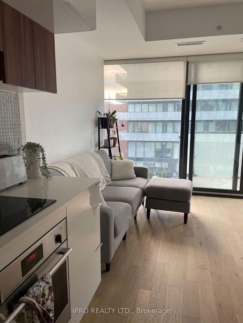 home for lease on 913-185 Roehampton Avenue