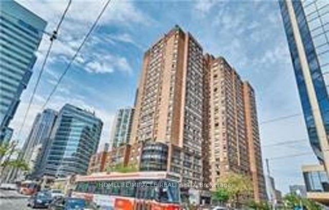 822 - 633 Bay Street