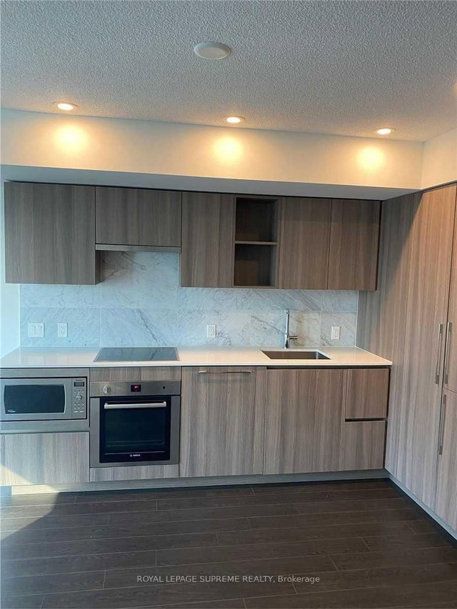 1115 - 19 Bathurst Street W