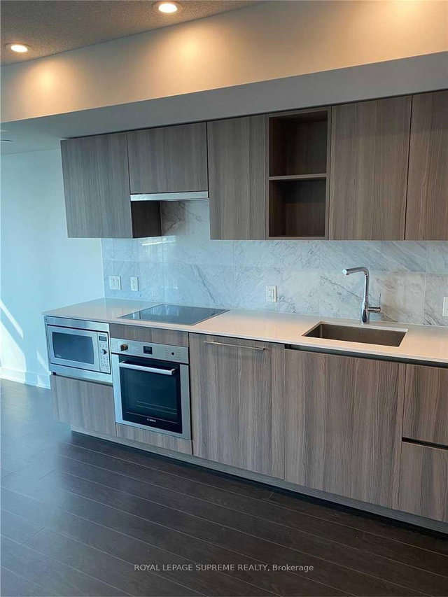 1115 - 19 Bathurst Street W