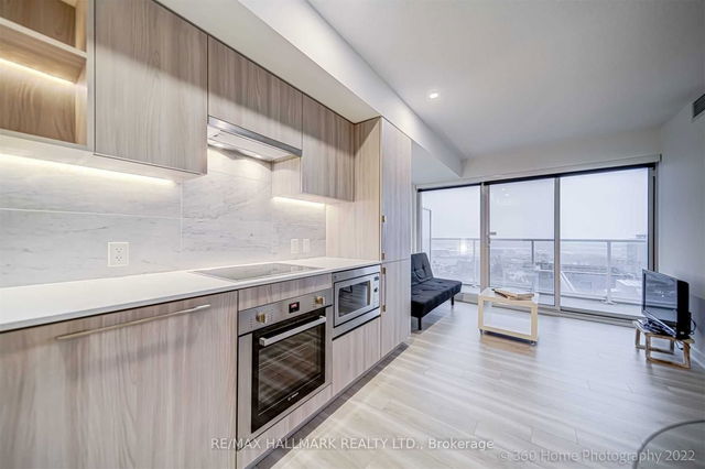 1716 - 17 Bathurst Street