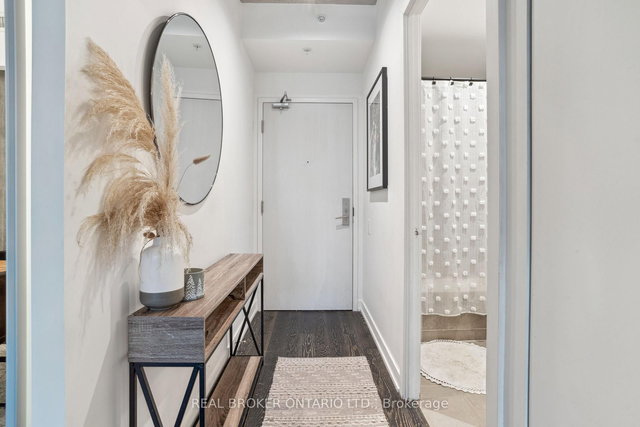 305 - 39 Brant Street